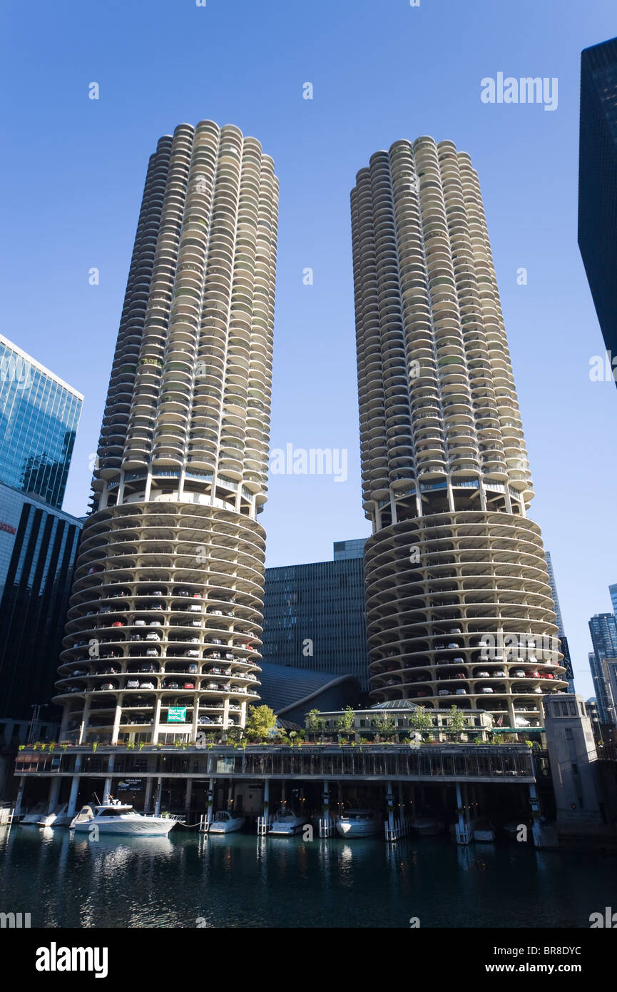 Chicago, IL, USA – September 25, 2015: Marina City Towers In Downtown  Chicago. Buildings For Parking. Stock Photo, Picture and Royalty Free  Image. Image 147543365.