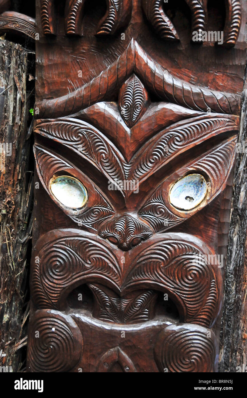 Tribal wood carvings hi-res stock photography and images - Alamy