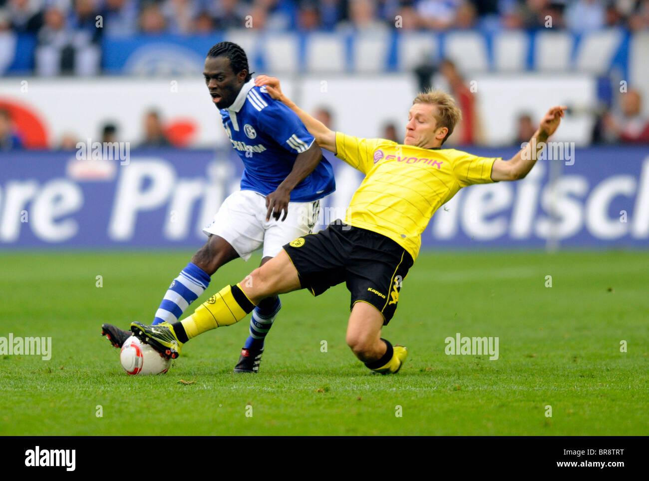 Hans Sarpei vs Jakub Kuba Blaszczykowski, FC Schalke 04 vs Bor. Dortmund. Stock Photo