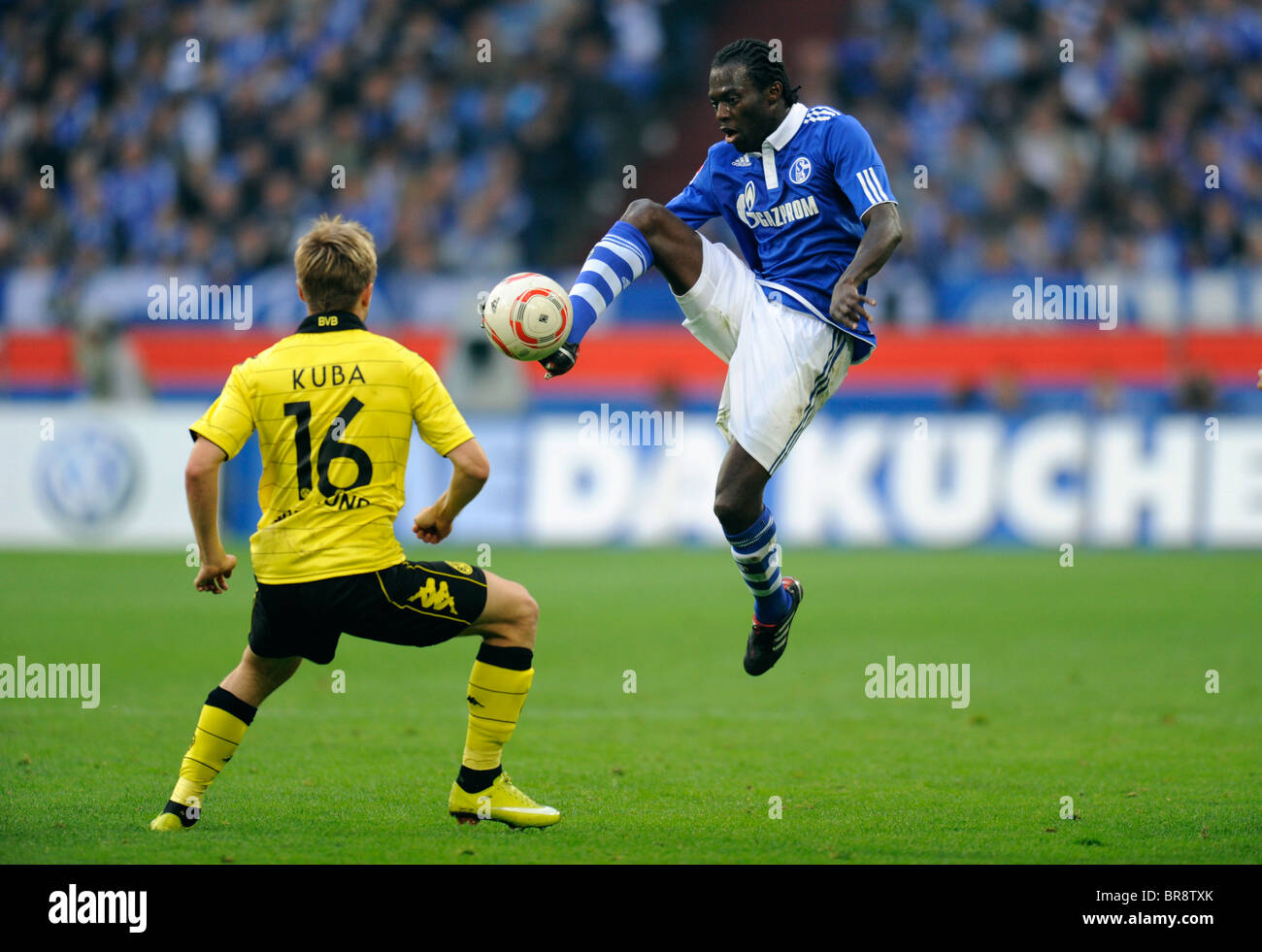 Hans Sarpei vs Jakub Kuba Blaszczykowski, FC Schalke 04 vs Bor. Dortmund. Stock Photo