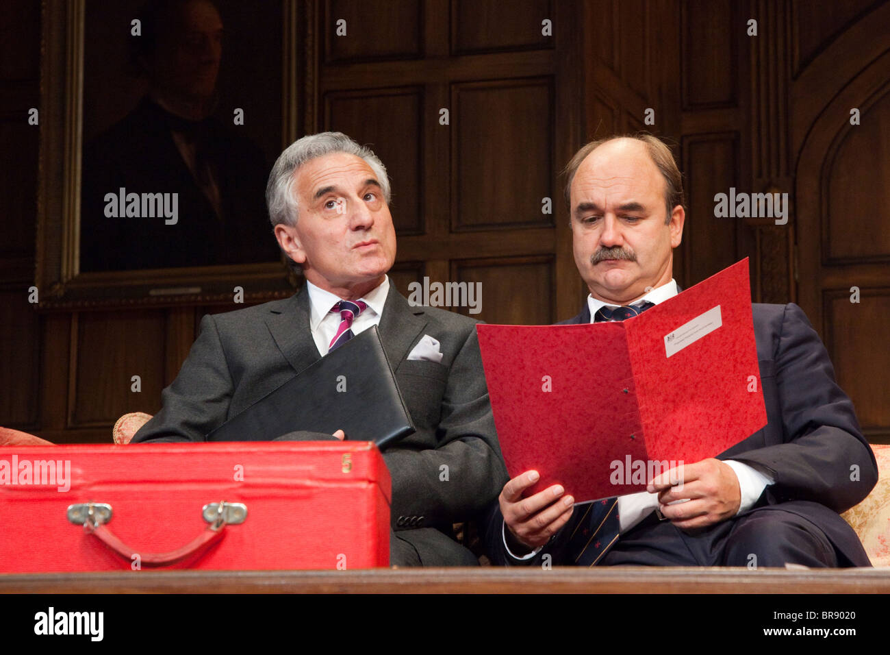 Yes, Prime Minister - comedy at the Gielgud Theatre starring Henry Goodman and David Haig Stock Photo