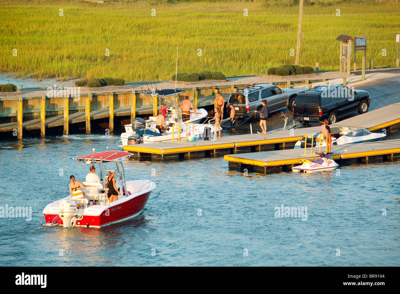 Boat Ramp in use Stock Photo - Alamy
