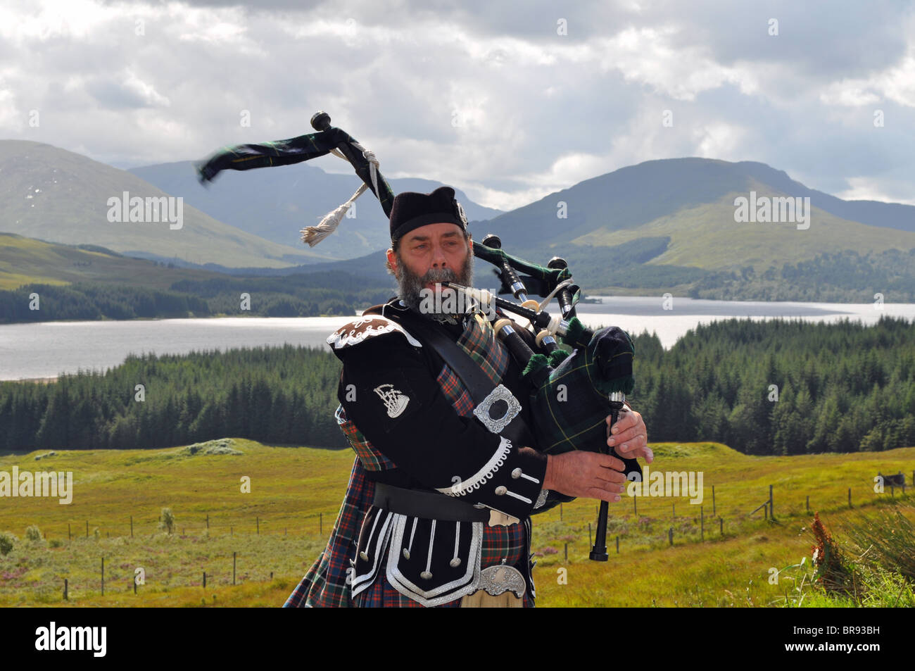 A Scottish piper in the Scottish Highlands Stock Photo - Alamy