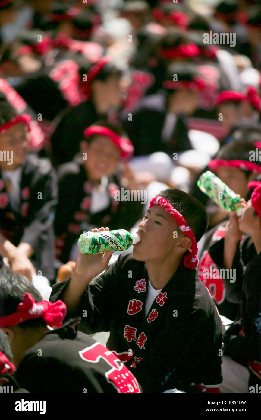 Japanese boys in their guild's happi coat and head-band wait for the Kishiwada Danjiri Matsuri festival to begin in the city of Stock Photo