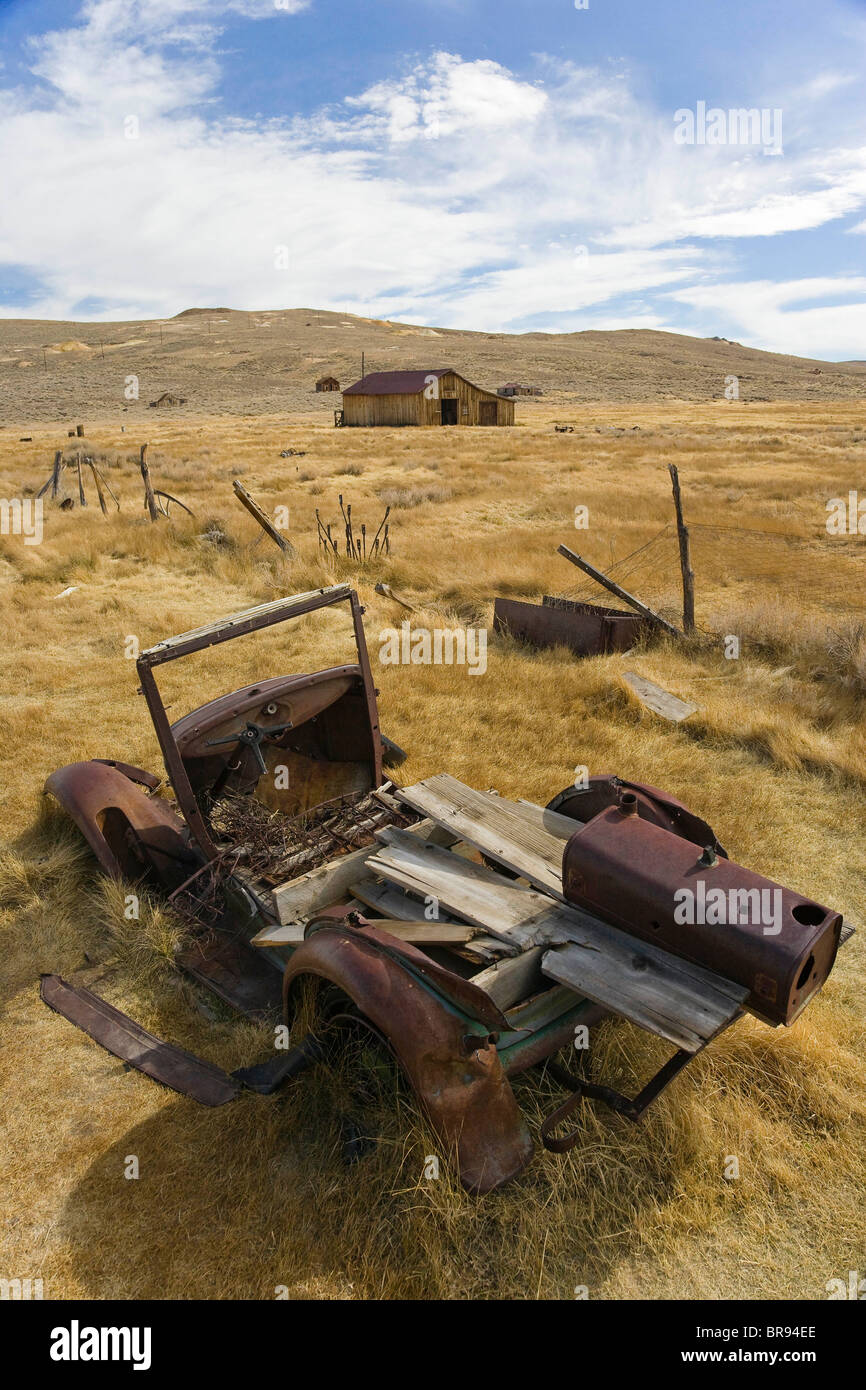 Jalopy Rusted An old jalopy rusts in the grass Stock Photo - Alamy