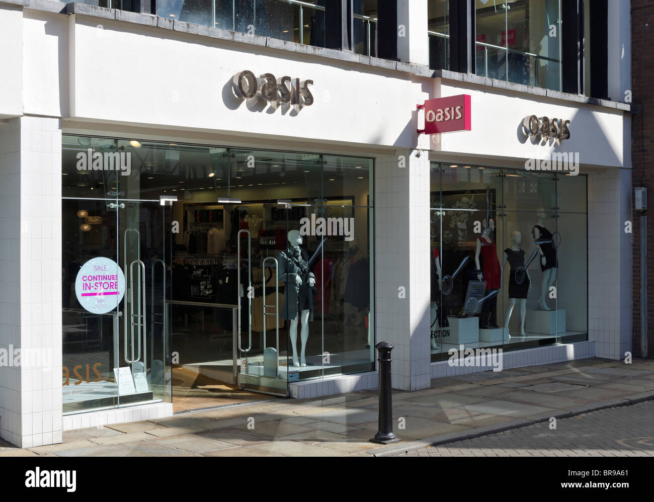 Oasis store and uk hi-res stock photography and images - Alamy