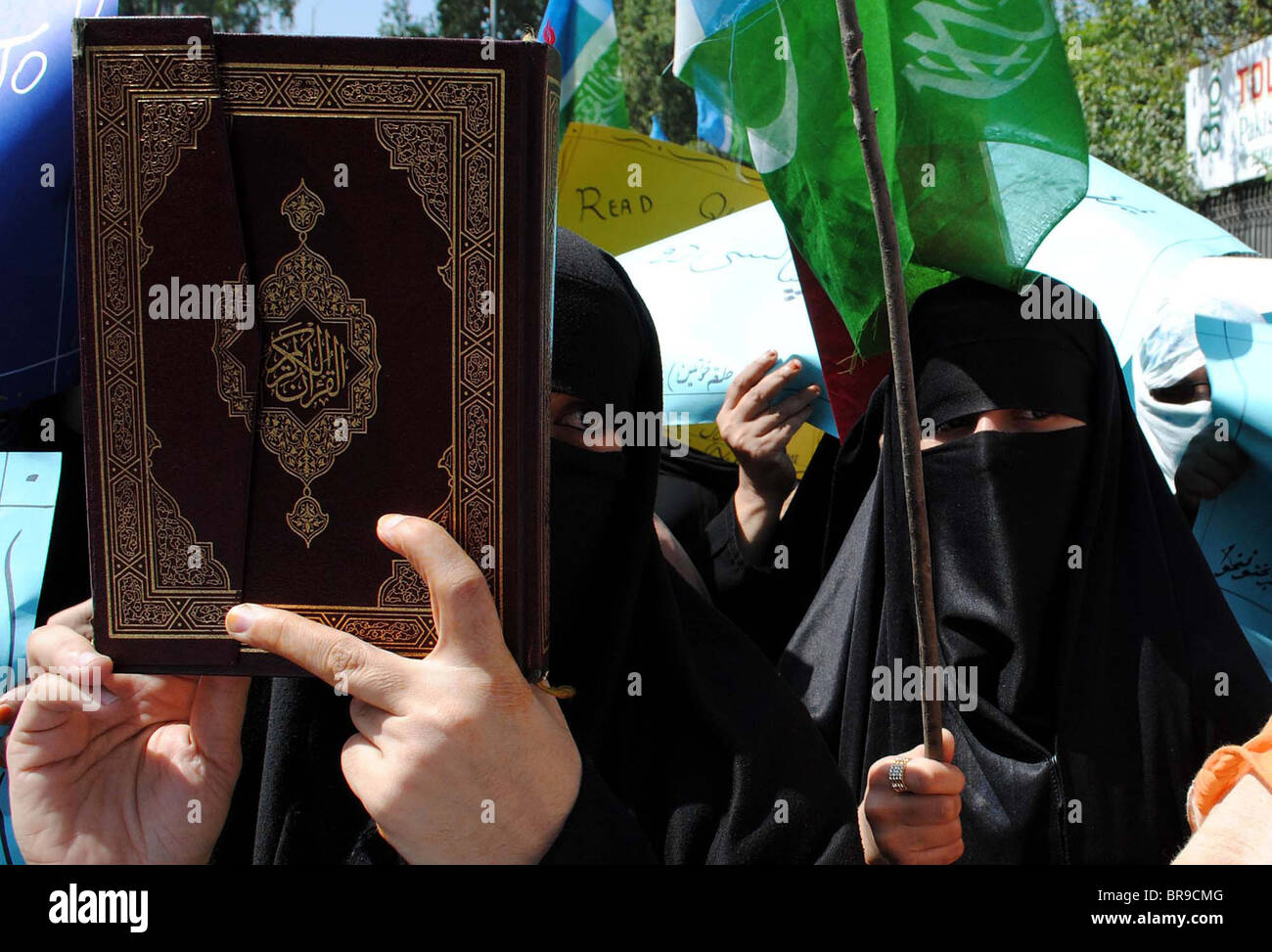 Women supporters of jamat e islami hi-res stock photography and images ...