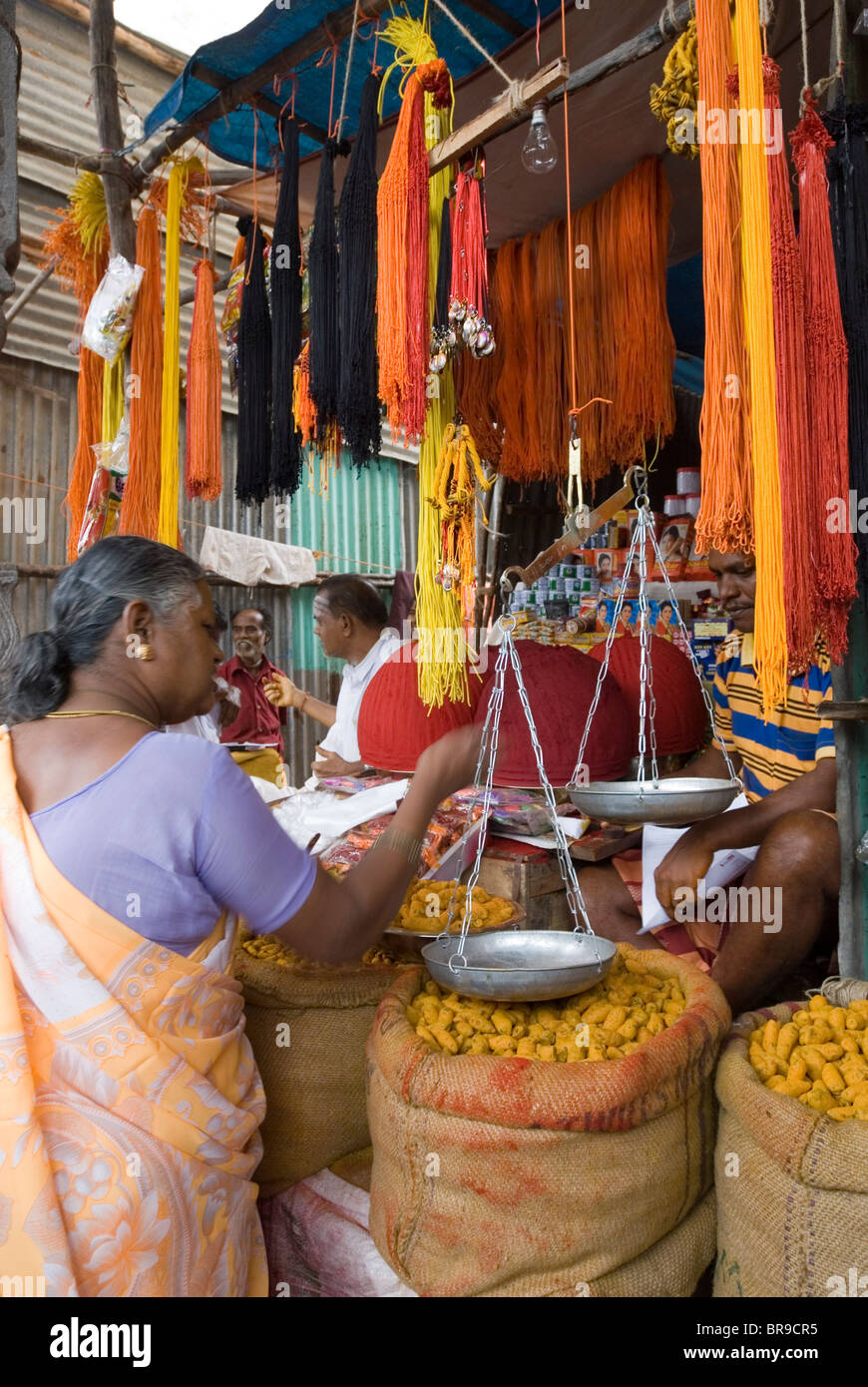 Shop selling pooja items in front of Arunachaleswara temple in Thiruvannamali, Tamil Nadu. Stock Photo