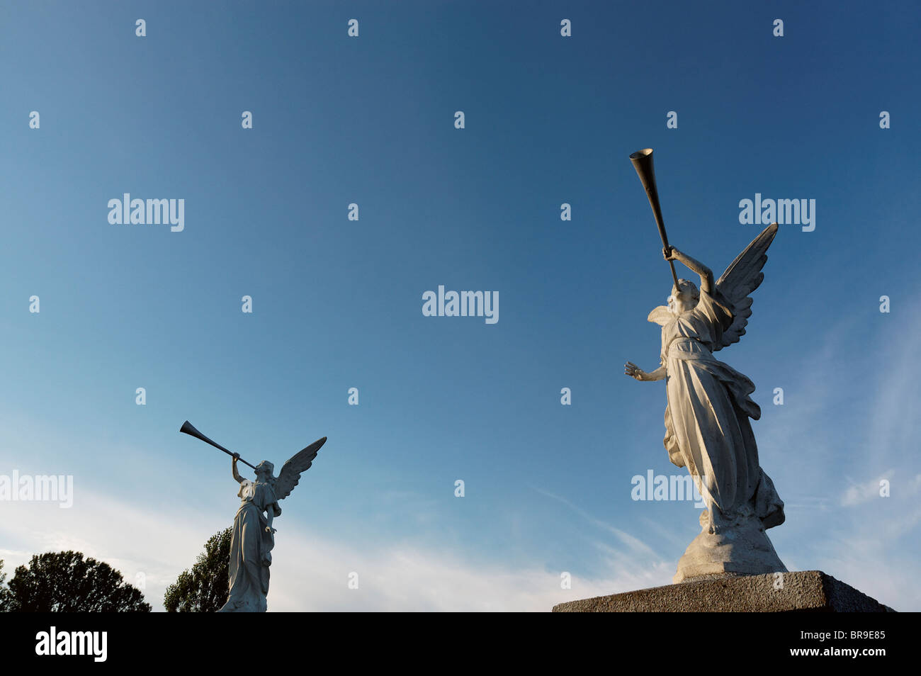 Angel statue blowing trumpet hires stock photography and images Alamy