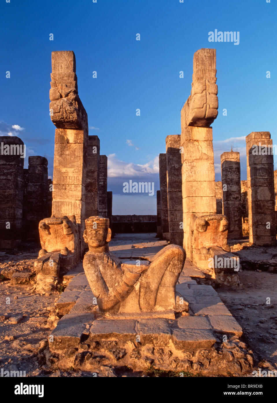 1990s CHAC MOOL TOLTEC-MAYA PRE-COLOMBIAN STONE ALTAR STATUE CHICHEN ITZA YUCATAN MEXICO Stock Photo