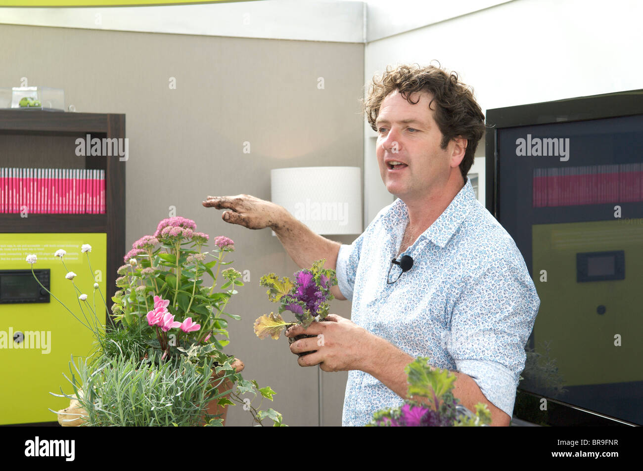 TV gardening personality Diarmuid Gavin giving demonstration of horticulture Stock Photo