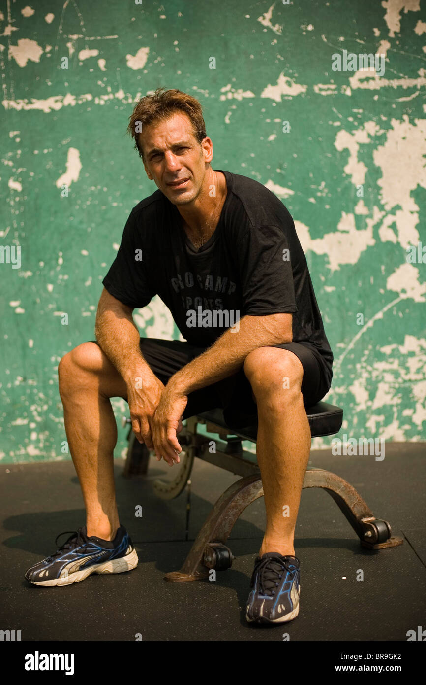Detroit Red Wing's Chris Chelios training at Gold's Gym Venice August 15 2007. Photograph by Robert Gallagher/ Aurora Photos. Stock Photo