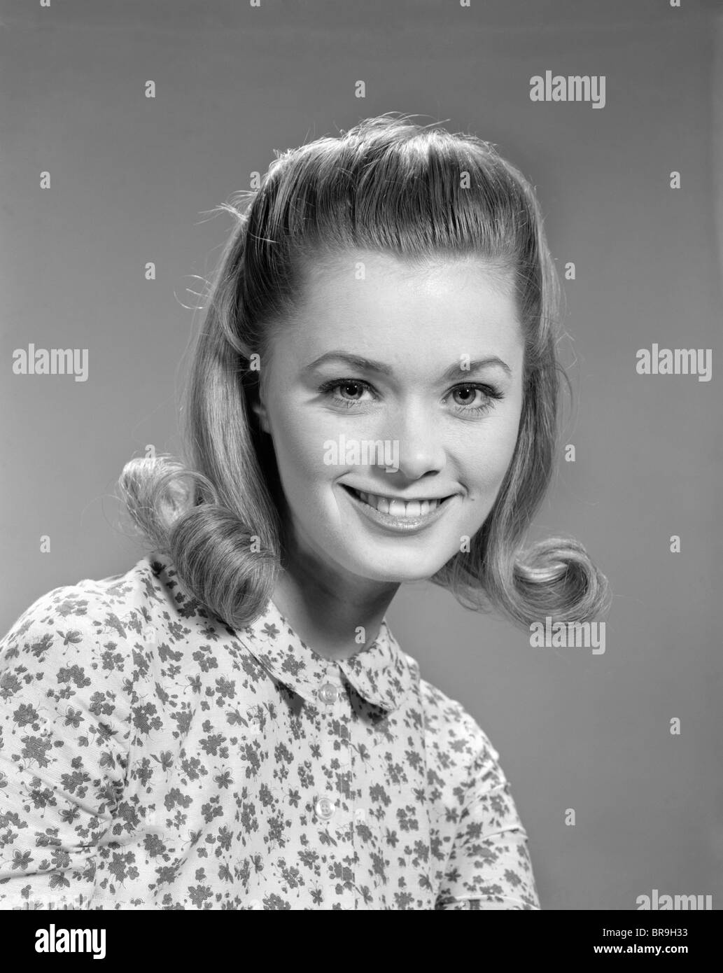 Flip hairdo hi-res stock photography and images - Alamy Flip hairdo hi-res stock photography and images - Alamy