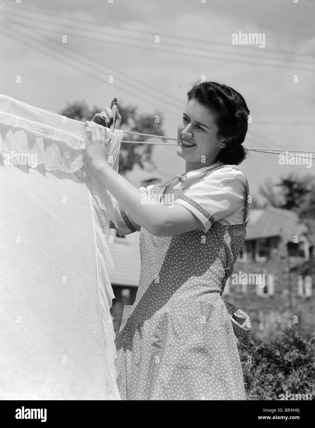 Woman laundry 1940s hi-res stock photography and images - Alamy