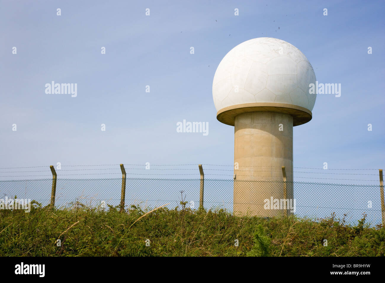 Radar station hi-res stock photography and images - Alamy