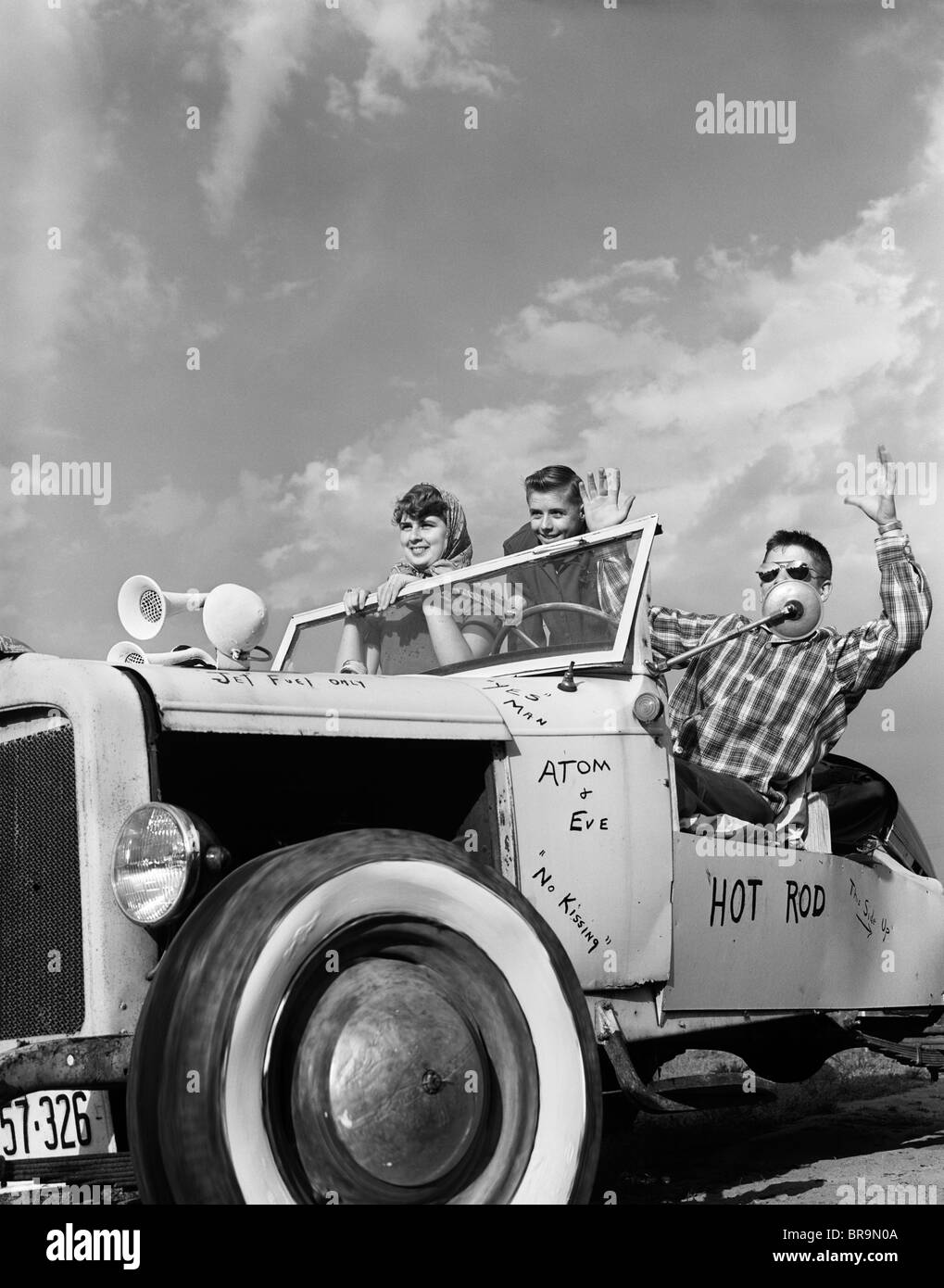 1950s TEENS IN ROOFLESS HOTROD WITH GRAFFITI ATOM & EVE NO KISSING ETC. Stock Photo