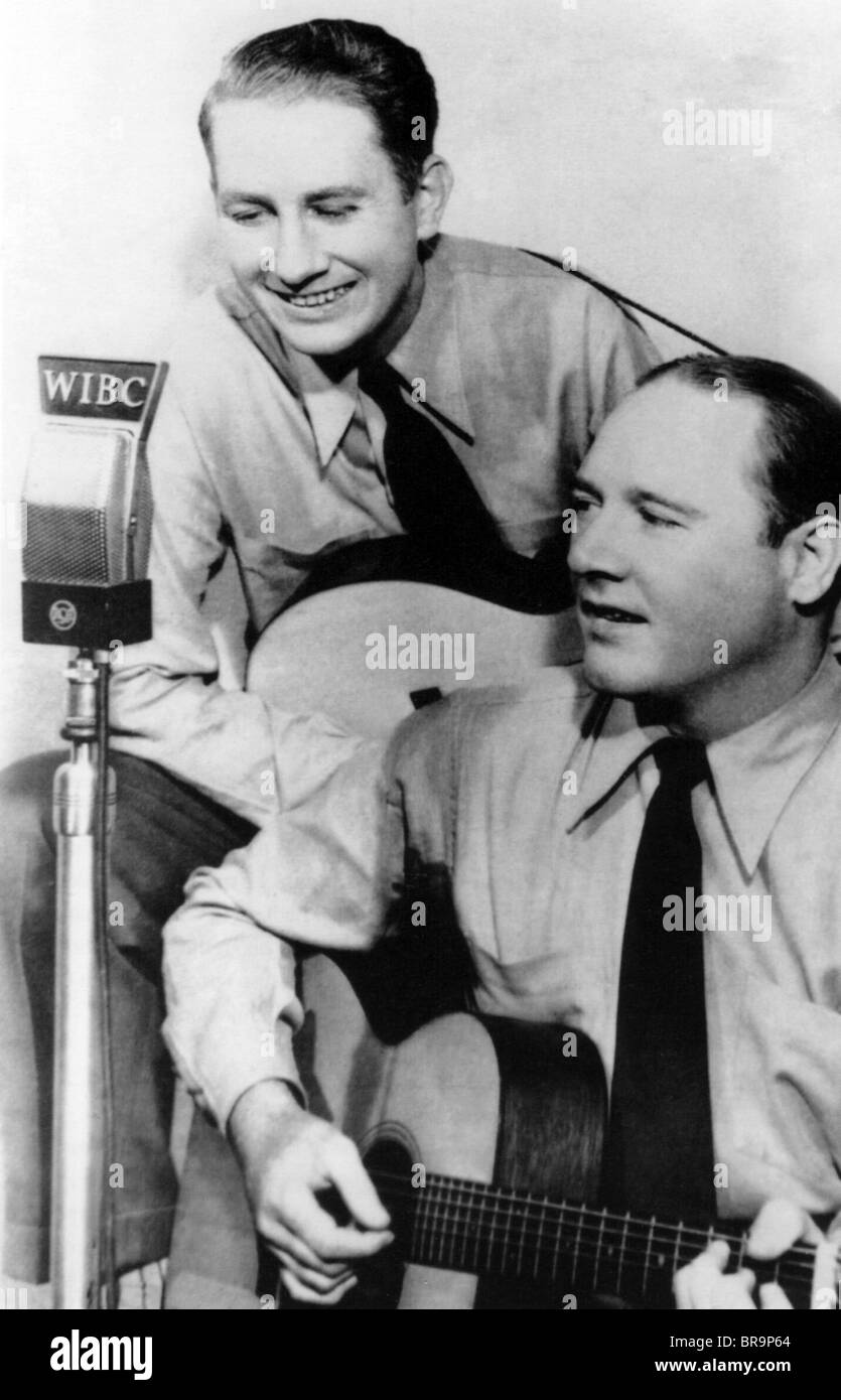 DELMORE BROTHERS  US Country music pioneers. Rabon (top) with Alton about 1945 Stock Photo