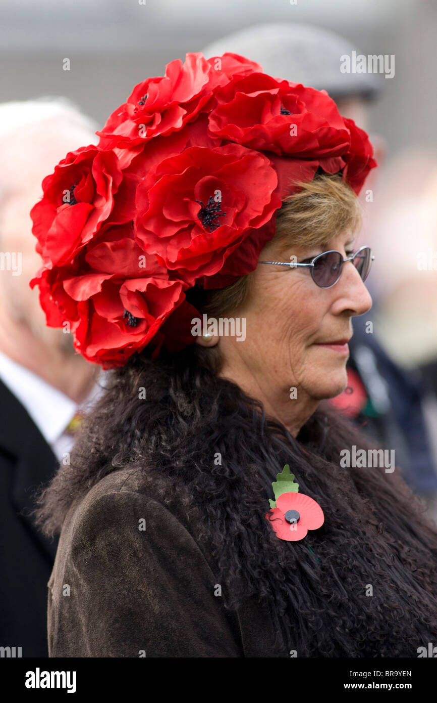 Woman wearing red poppy hires stock photography and images Alamy
