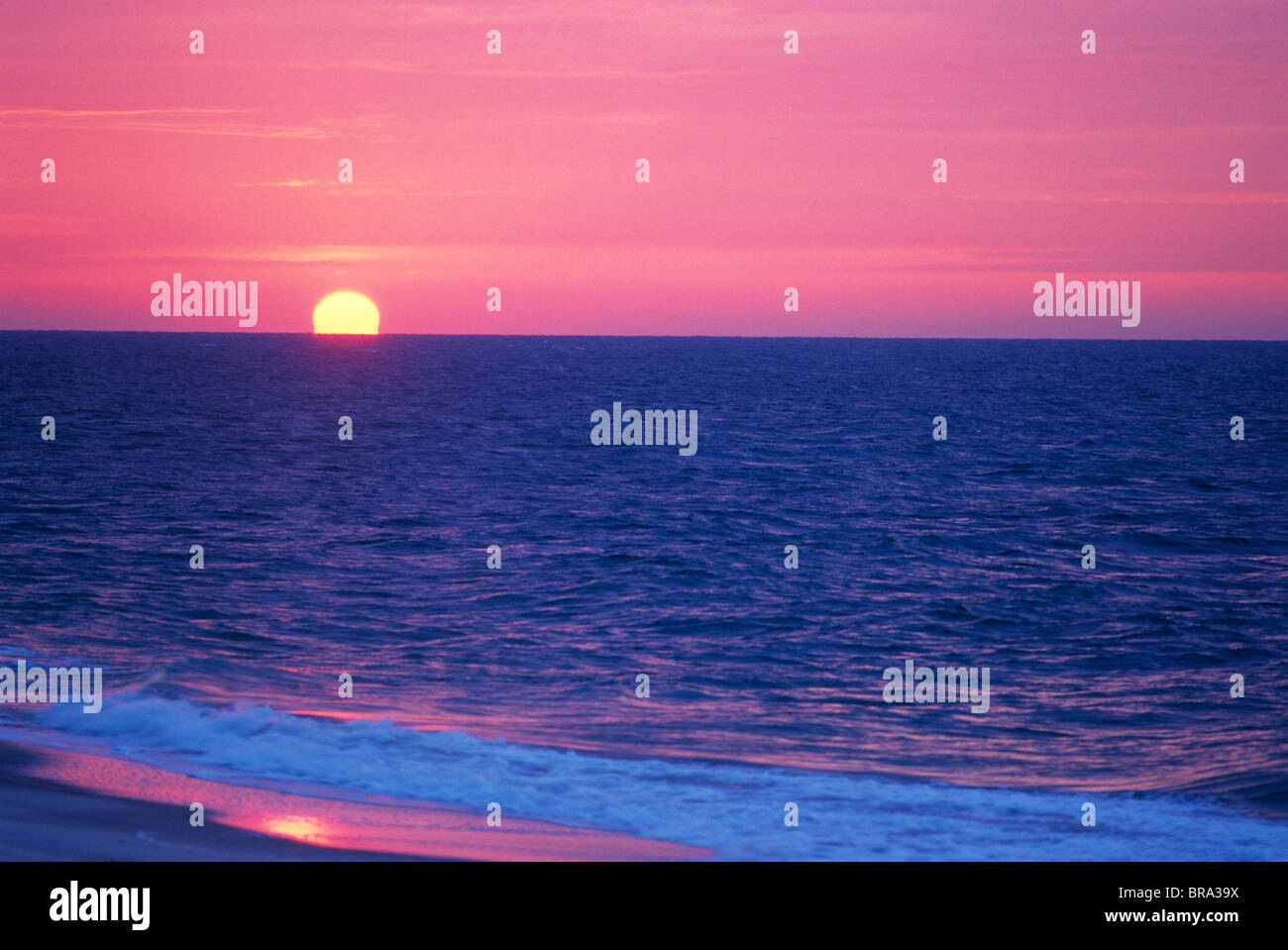 FIRE ISLAND NY SUNRISE OVER ATLANTIC OCEAN Stock Photo - Alamy