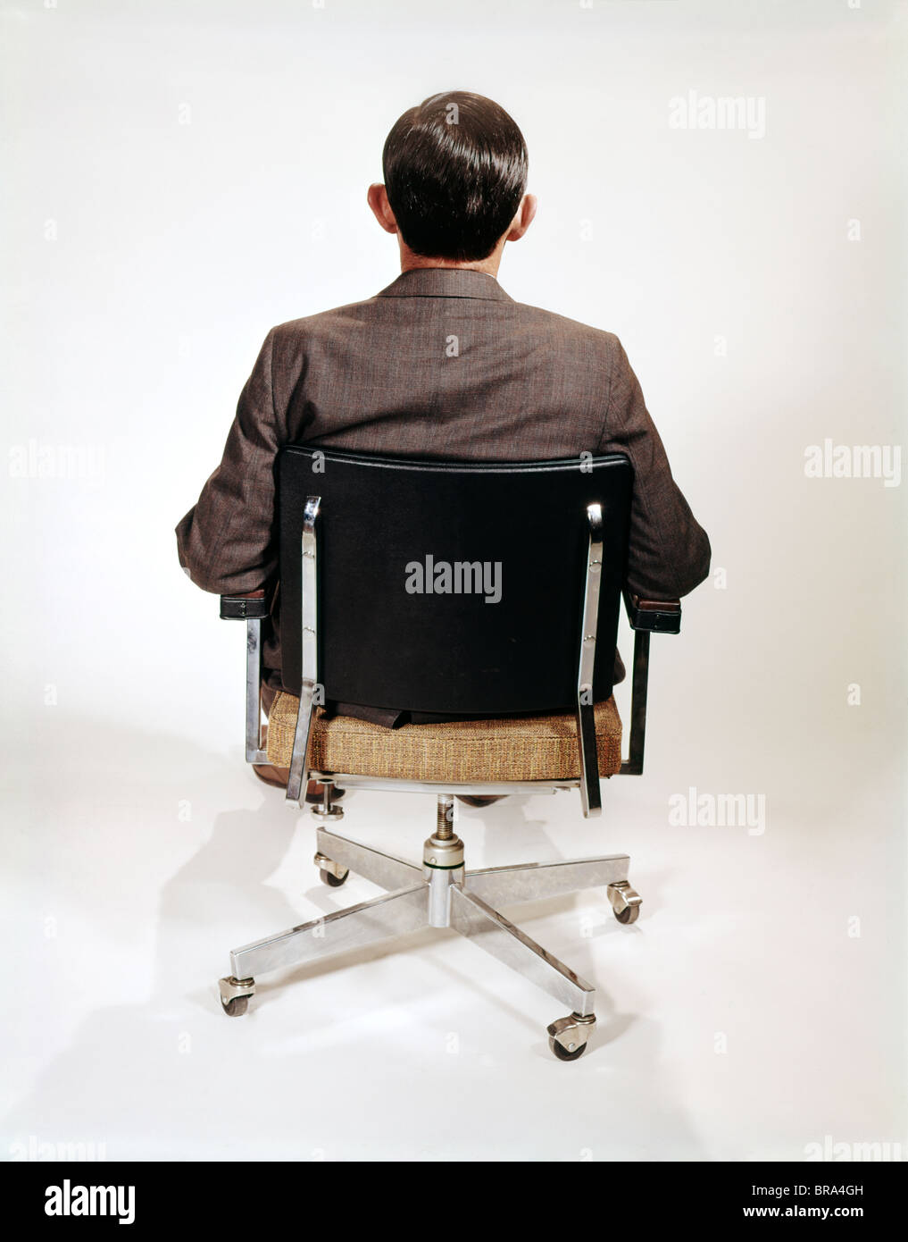 Человек на стуле вид сверху. Chair s back. Chair s back. Кресло в стиле модерн своими руками. Человек спиной на табуретке.