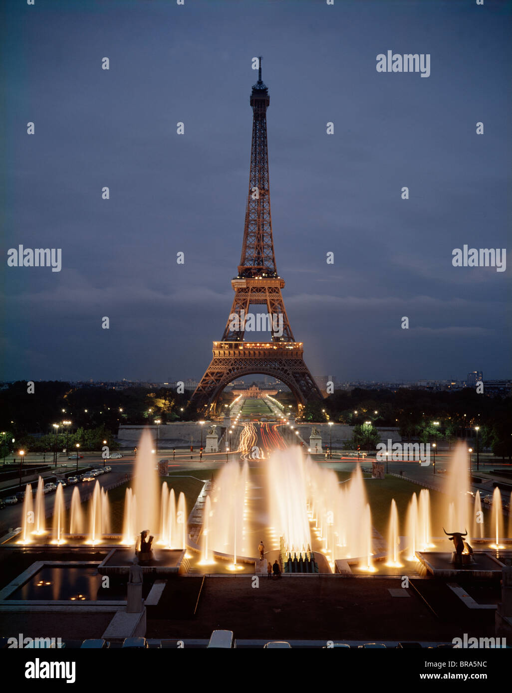 1980s EIFFEL TOWER AND TROCADERO FOUNTAINS AT NIGHT PARIS, FRANCE Stock