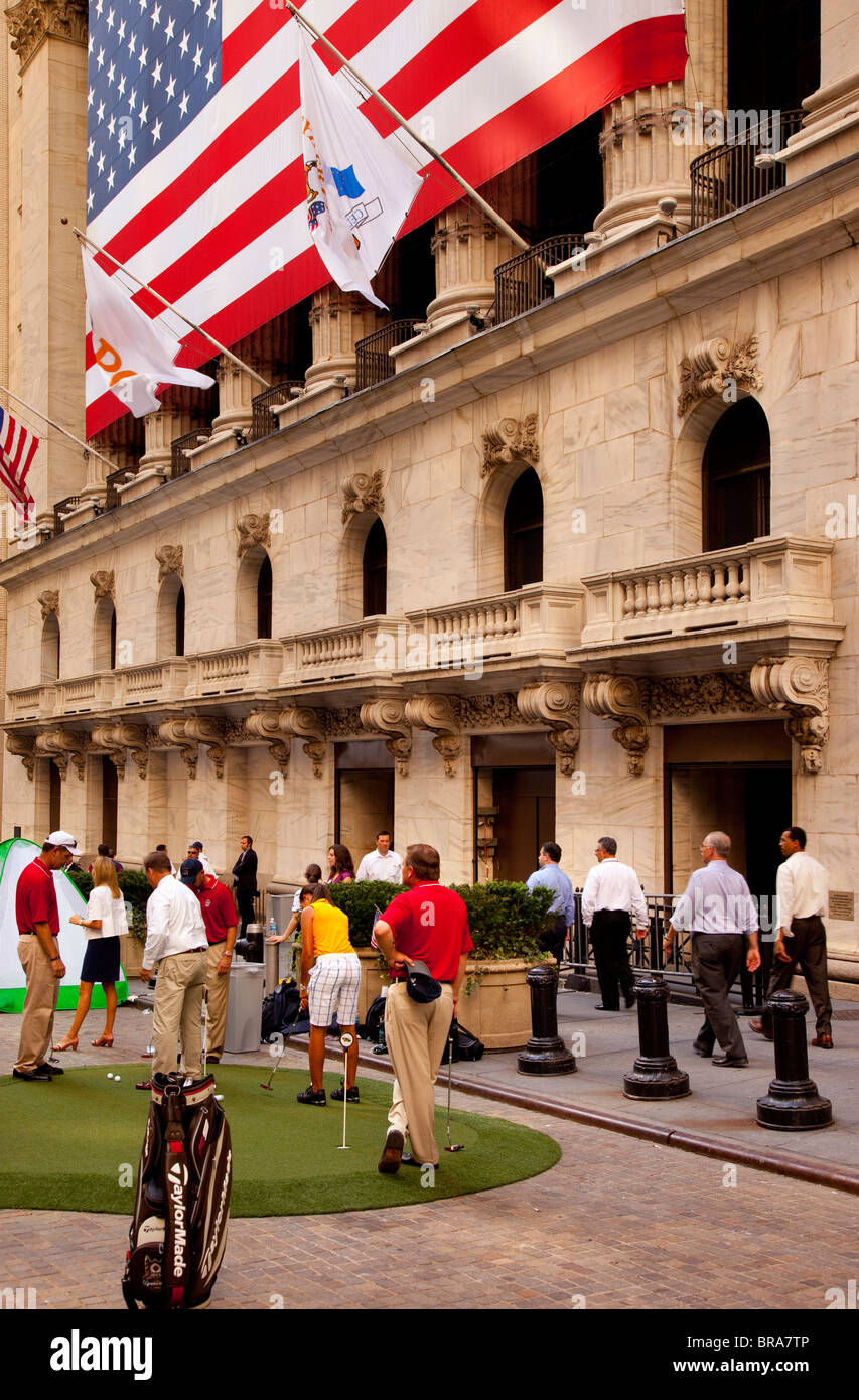 'PGA' day at Wall Street - Pro golfers give NYSE traders tips to improve their golf game, New York City USA Stock Photo