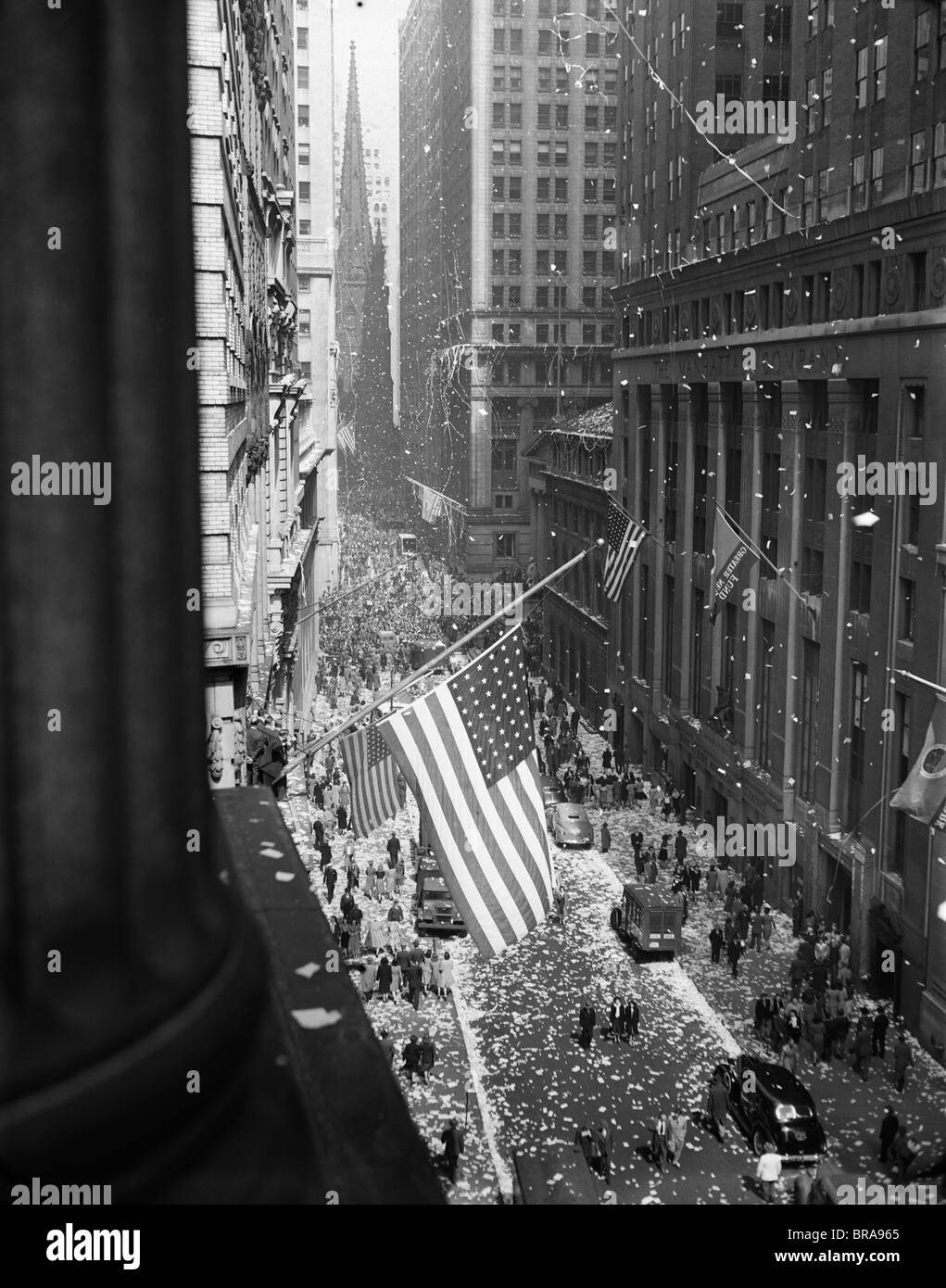 1940s 1945 AERIAL VIEW OF VE DAY CELEBRATION ON WALL STREET NYC WITH FLAGS AND CONFETTI FLYING Stock Photo