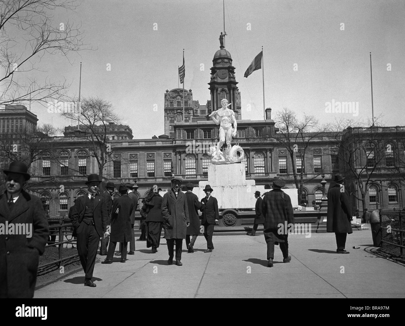 1920s PEDESTRIANS AT THE MOCK-UP OF PROPOSED CIVIC VIRTUE STATUE CITY HALL PARK NEW YORK CITY IN 1941 STATUE WAS MOVED TO QUEENS Stock Photo