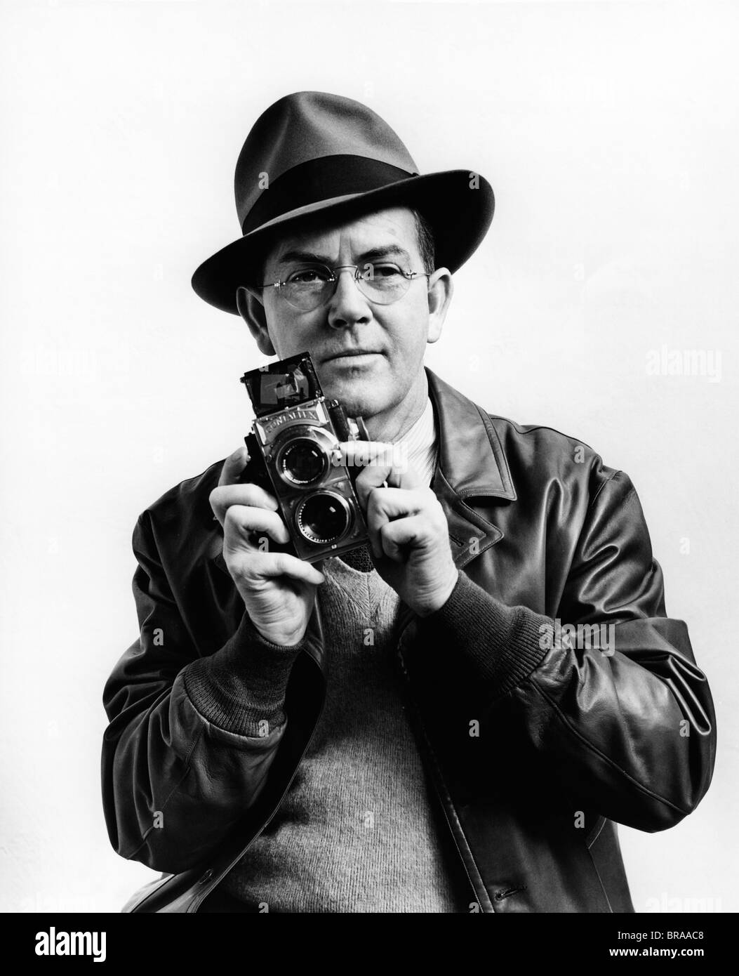 1940s 1930s H. ARMSTRONG ROBERTS HOLDING A TWIN LENS MEDIUM FORMAT CAMERA Stock Photo