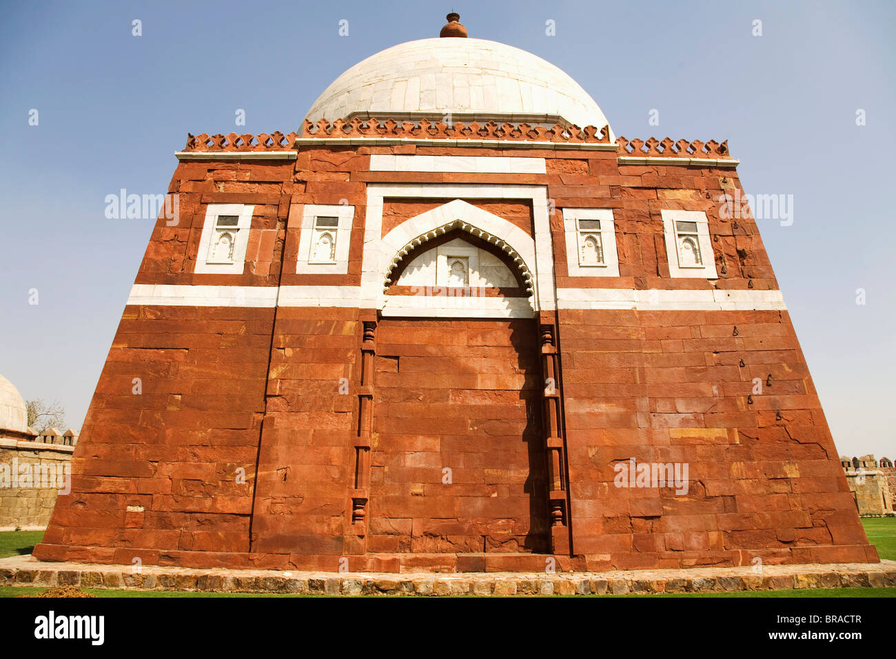 The Mausoleum of Ghiyas-ud-Din Tughluq (Ghiyath-al-Din) at Tughluqabad in Delhi, India, Asia Stock Photo