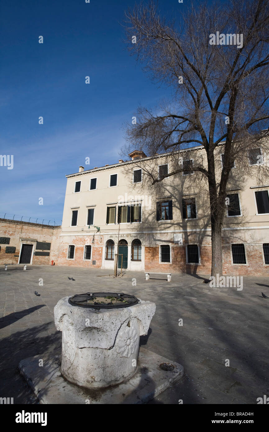 Campo del Ghetto Nuovo, Jewish Quarter, Cannaregio, Venice, Veneto, Italy, Europe Stock Photo