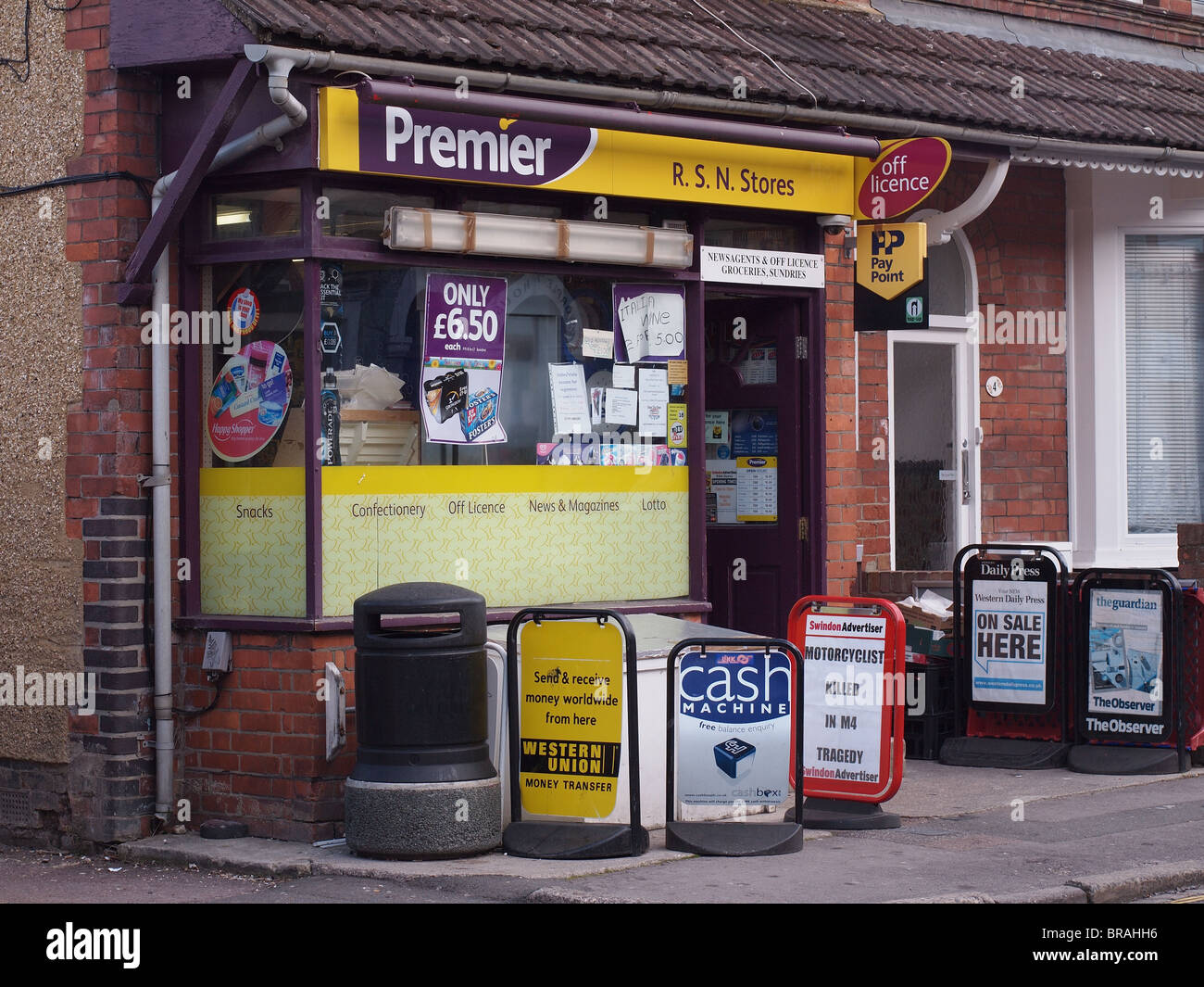 Corner shop in Swindon Old Town, Kent Road Stock Photo