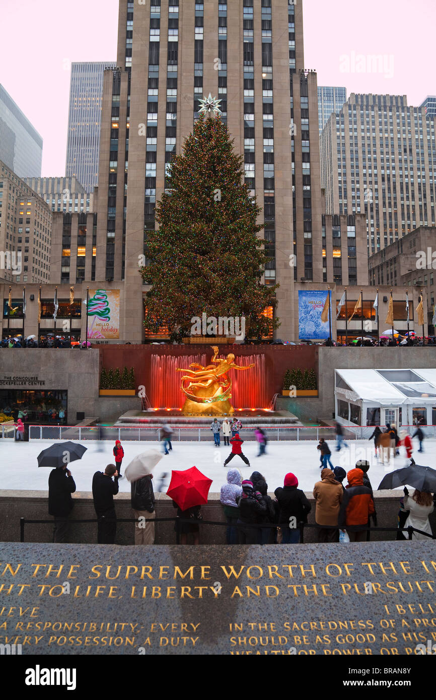 Christmas tree in front of the Rockefeller Centre building on Fifth Avenue, Manhattan, New York City, New York, USA Stock Photo