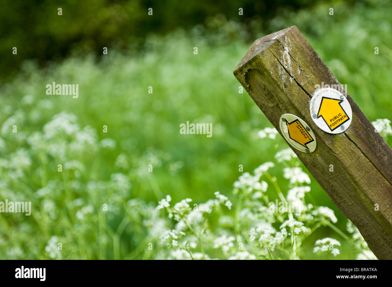 Footpath direction sign uk hi-res stock photography and images - Alamy