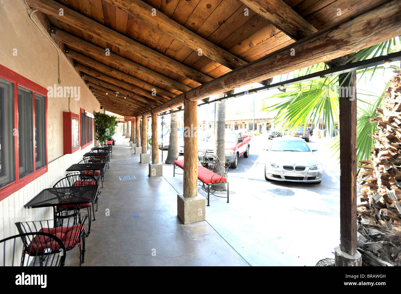Part of a retail complex in Arizona includes a large wooden shade verandah Stock Photo