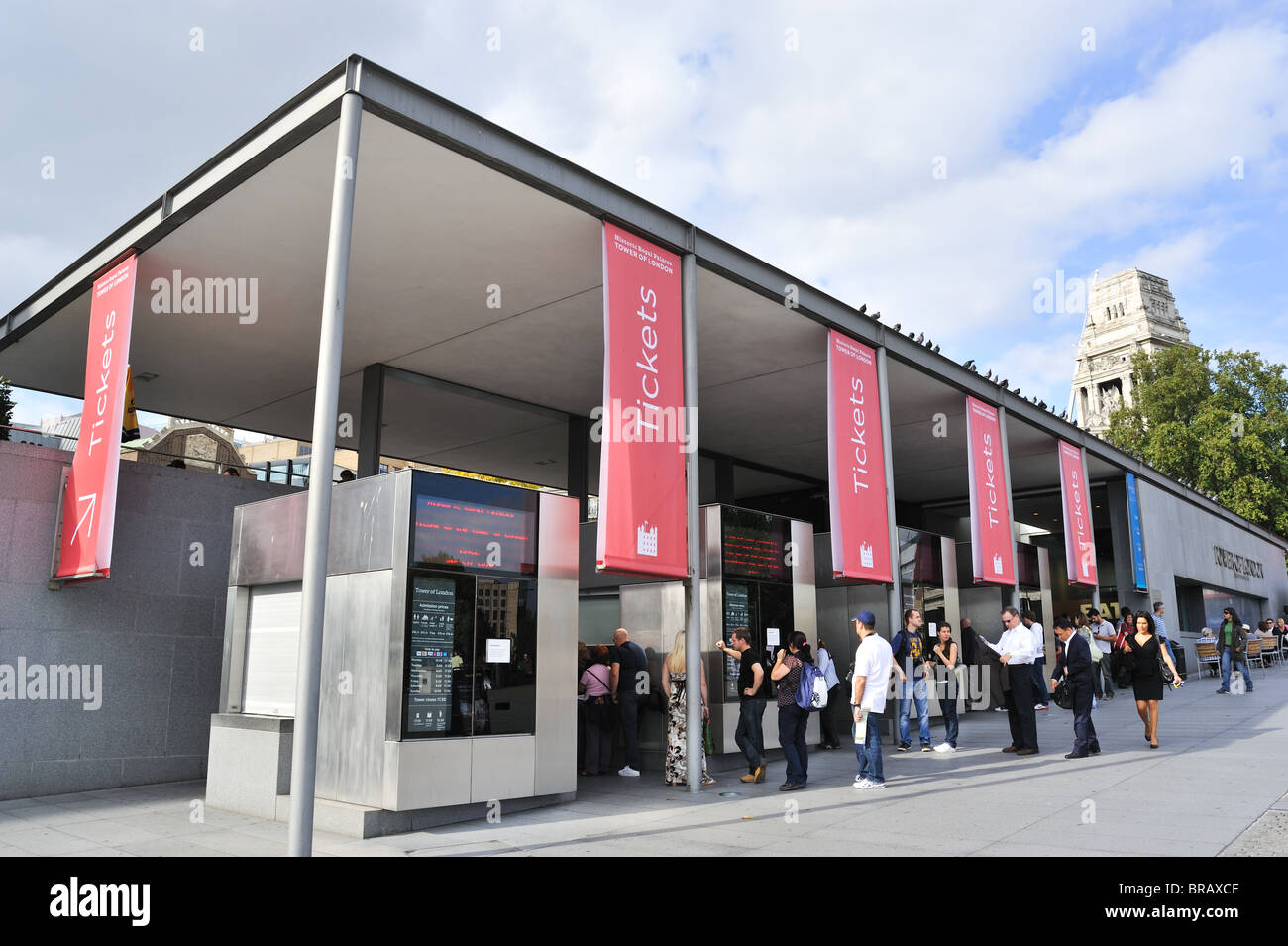 Tower of London Ticket office Stock Photo - Alamy