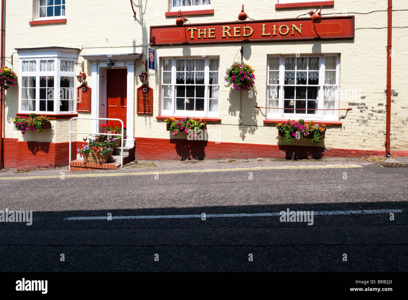 Traditional English Country Pub The Red Lion Is The Most Common Pub traditional-english-country-pub-the-red-lion-is-the-most-common-pub