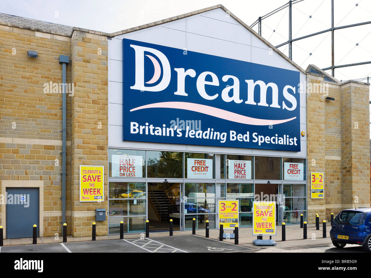 Dreams bed superstore, Phoenix Retail Park, Leeds Road, Huddersfield, West Yorkshire, England, UK Stock Photo