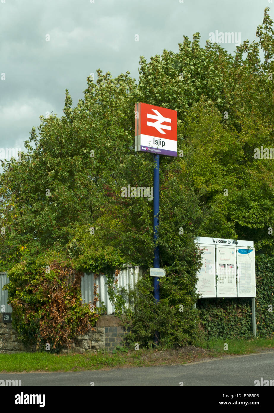 Islip Railway Station Stock Photo Alamy