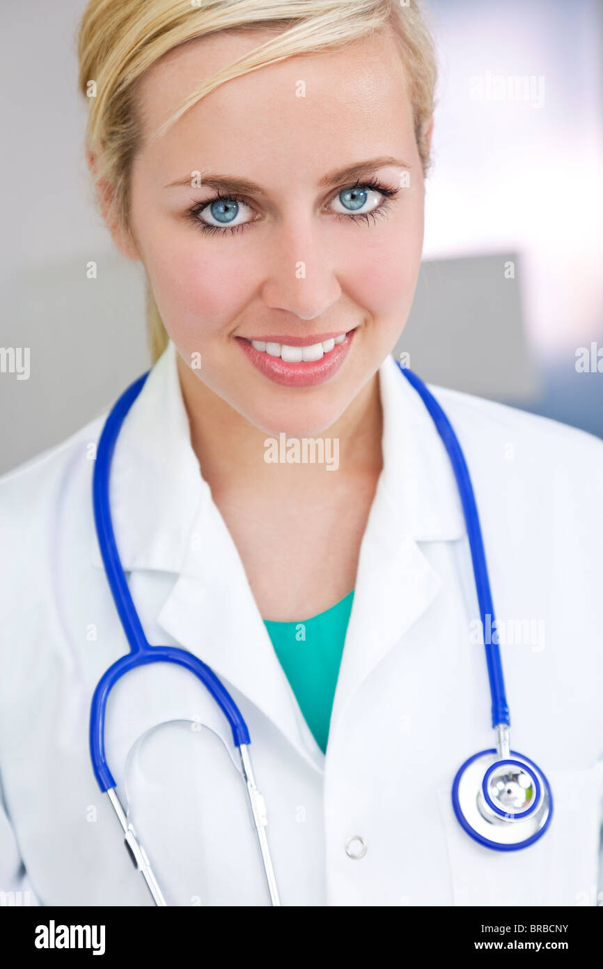 Doctor wearing white medical hi-res stock photography and images - Alamy