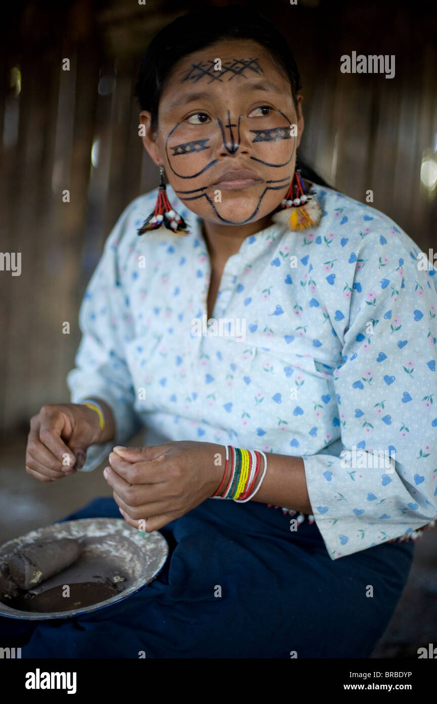 An Achuar woman making a pinink, a traditional bowl for drinking chicha, Amazon, Ecuador Stock Photo