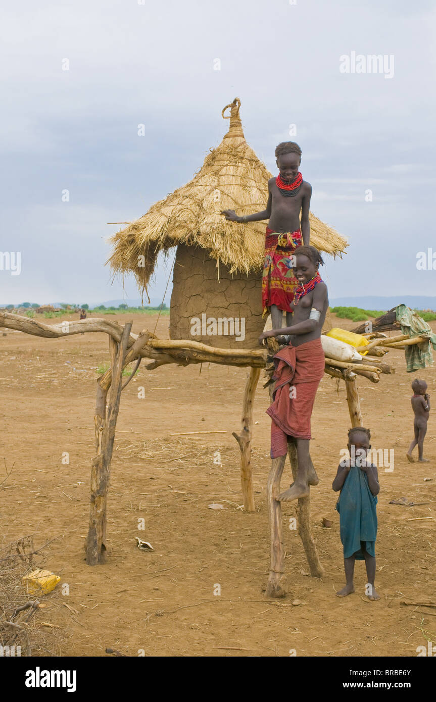 Omo valley boys hi-res stock photography and images - Alamy