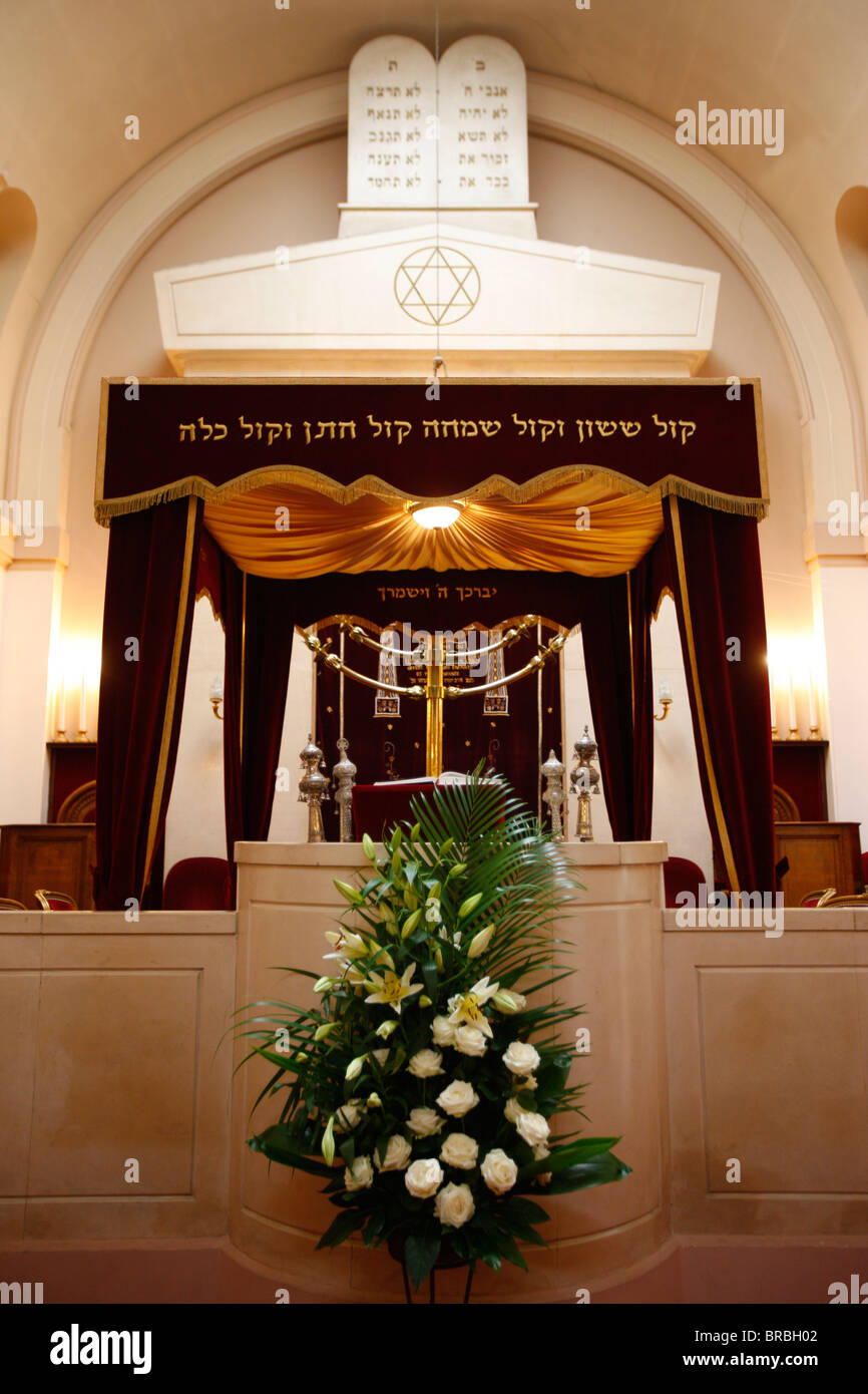 Synagogue wedding canopy, Neuilly-sur-Seine, Hauts de Seine, France Stock Photo