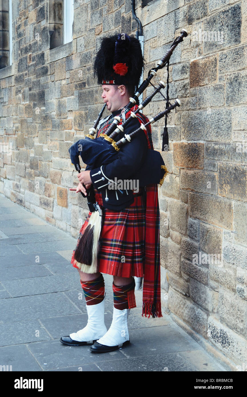 Bagpipe edinburgh hires stock photography and images Alamy
