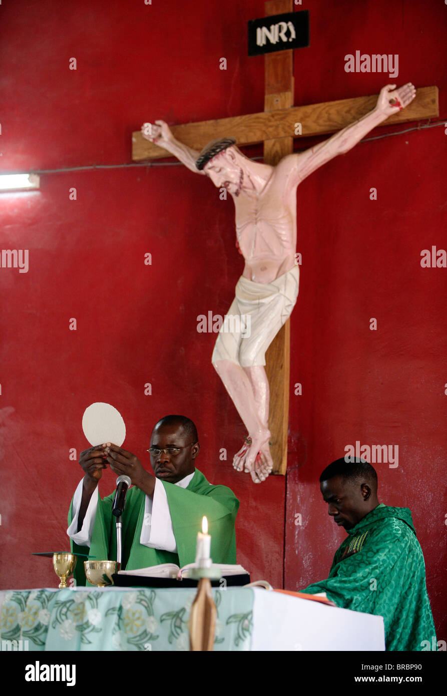 Nigeria: Sunday mass at a Roman Catholic church in Kuru, holy communion Stock Photo