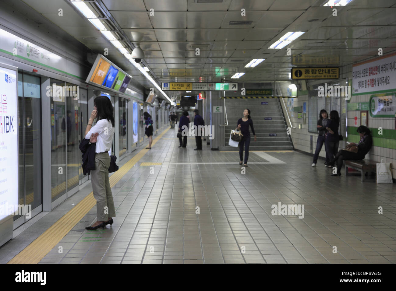 Underground Metro Station, Seoul, South Korea Stock Photo - Alamy Underground Metro Station, Seoul, South Korea Stock Photo - Alamy