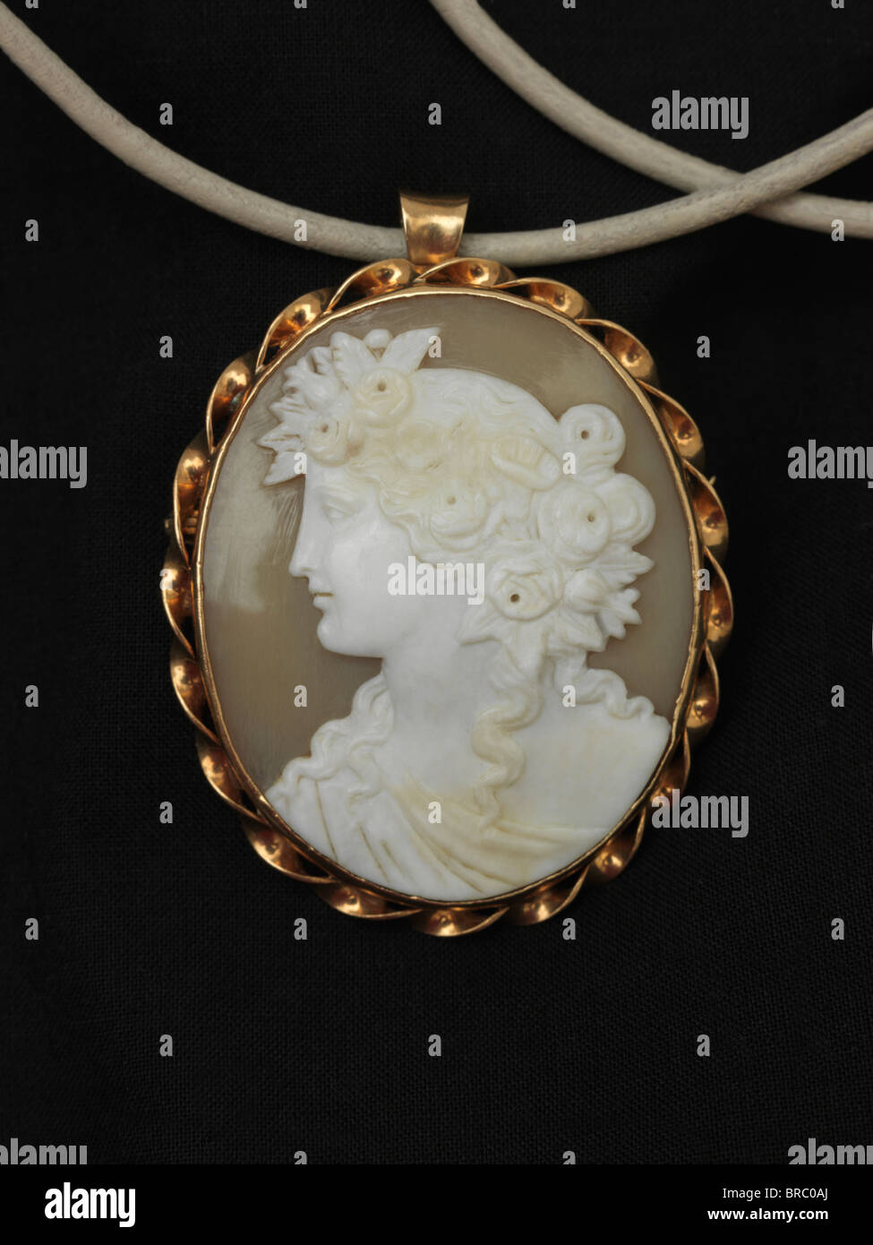 Cameo pendant hi-res stock photography and images - Alamy