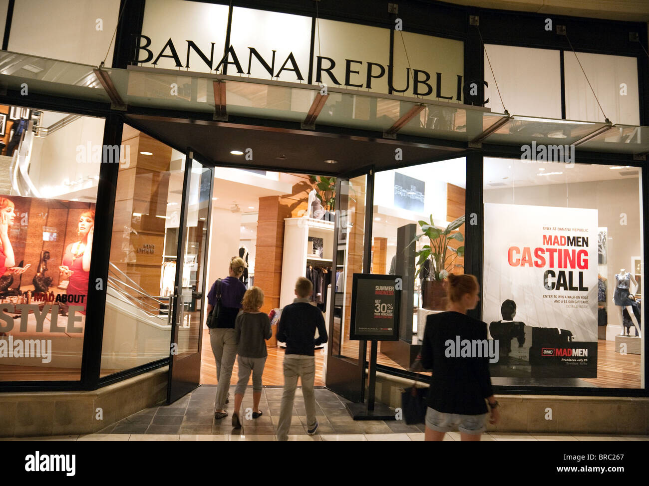 People entering the Banana Republic shop, the Forum shops, Caesars
