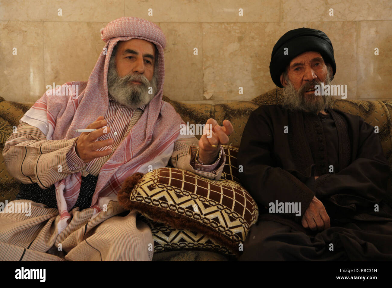 Yalangoch odamning fotosessiyasi