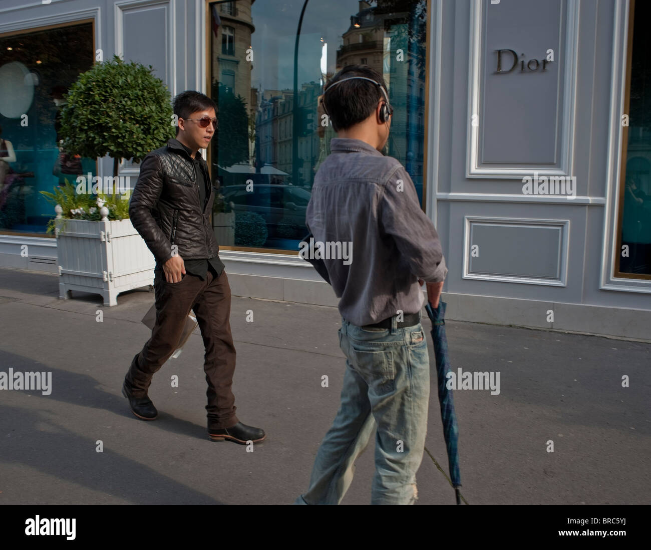 Paris, France, Tourists Walking on dior 30 avenue montaigne, Luxury Shopping Street, man Looking Outside "Christian Dior" Shop Front, people on the streets of Paris, Chinese city, Prestige consumer Stock Photo